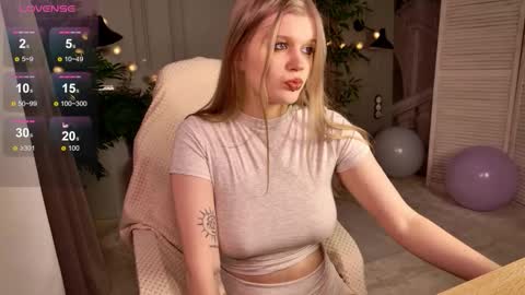 Snapshot of scarlet_enchantress chatting on 02-25-26, 10:25 scarlet_enchantress online show from 02-25-26, 10:25