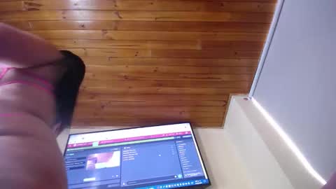 Snapshot of scarlet_tommy chatting on 02-23-26, 09:01 scarlet_tommy online show from 02-23-26, 09:01