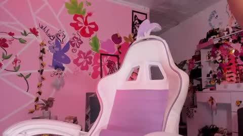 Snapshot of scarlet_villamizar chatting on 06-25-26, 05:12 SCARLET online show from 06-25-26, 05:12