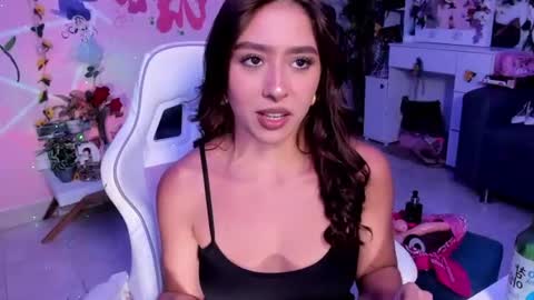 Snapshot of scarlet_villamizar chatting on 07-18-26, 04:27 SCARLET online show from 07-18-26, 04:27