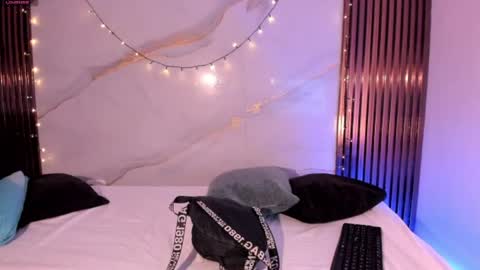 scarlet_vixen_ online show from 07-24-26, 12:36