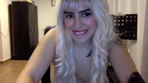 Snapshot of scarlet_whisper chatting on 01-11-25, 04:27 scarlet whisper online show from 01-11-25, 04:27