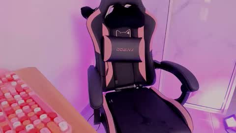 Snapshot of scarletblaze_ chatting on 04-01-26, 01:41 Scarlet online show from 04-01-26, 01:41