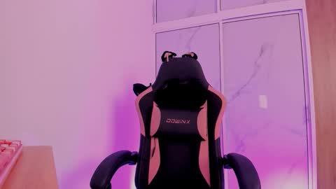 Snapshot of scarletblaze_ chatting on 04-06-26, 12:50 Scarlet online show from 04-06-26, 12:50