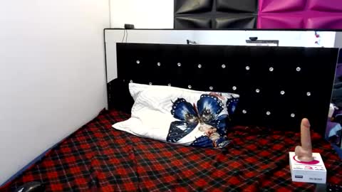 scarletglow1 online show from 01-04-25, 05:26