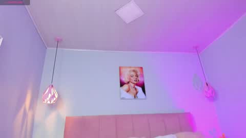 Scarlet  online show from 01-17-25, 04:39