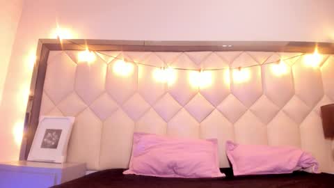 Snapshot of scarlethbigbug chatting on 02-12-26, 12:00 scarlethbigbug online show from 02-12-26, 12:00