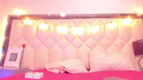 Snapshot of scarlethbigbug chatting on 02-21-26, 11:44 scarlethbigbug online show from 02-21-26, 11:44