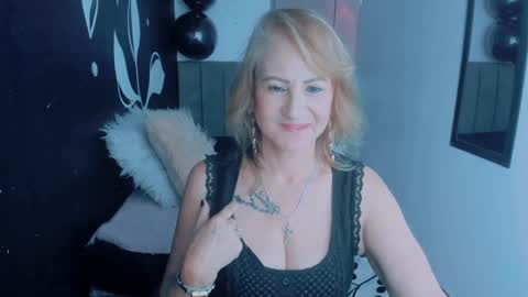 Snapshot of scarlethoot_ chatting on 12-05-24, 02:55 S C A R L E T online show from 12-05-24, 02:55