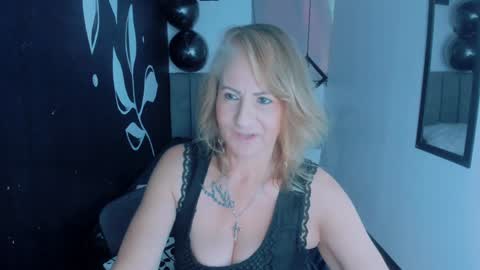 Snapshot of scarlethoot_ chatting on 12-05-24, 06:11 S C A R L E T online show from 12-05-24, 06:11