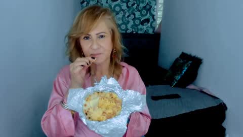 Snapshot of scarlethoot_ chatting on 12-14-24, 03:25 S C A R L E T online show from 12-14-24, 03:25