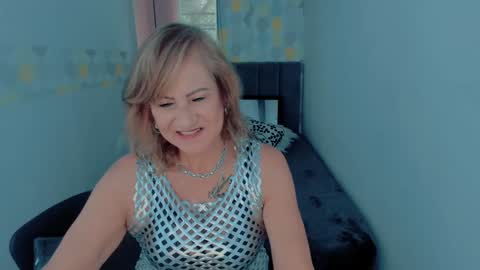 Snapshot of scarlethoot_ chatting on 12-18-24, 03:00 S C A R L E T online show from 12-18-24, 03:00