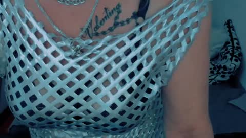 Snapshot of scarlethoot_ chatting on 12-18-24, 06:03 S C A R L E T online show from 12-18-24, 06:03