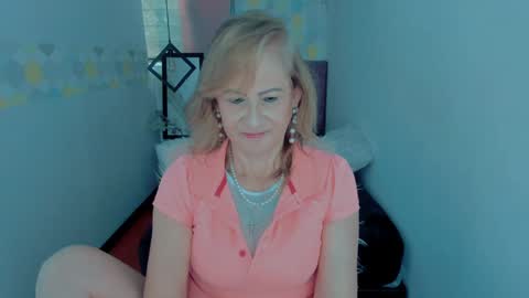 Snapshot of scarlethoot_ chatting on 12-26-24, 12:05 S C A R L E T online show from 12-26-24, 12:05