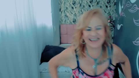 Snapshot of scarlethoot_ chatting on 01-10-25, 03:16 S C A R L E T online show from 01-10-25, 03:16