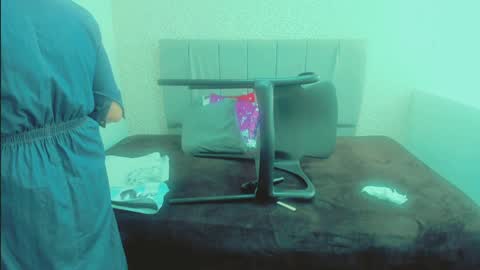 Snapshot of scarlethoot_ chatting on 01-25-25, 06:02 S C A R L E T online show from 01-25-25, 06:02