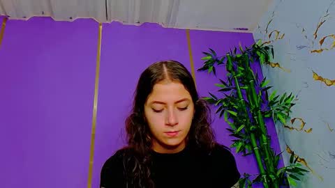 Snapshot of scarletjonesx chatting on 11-06-25, 02:12 Denis online show from 11-06-25, 02:12