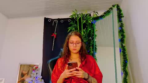 Snapshot of scarletjonesx chatting on 12-16-25, 01:43 Denis online show from 12-16-25, 01:43