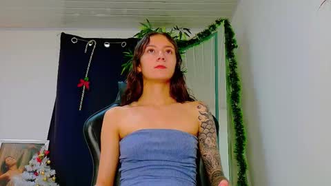 Snapshot of scarletjonesx chatting on 01-11-26, 11:59 Denis online show from 01-11-26, 11:59