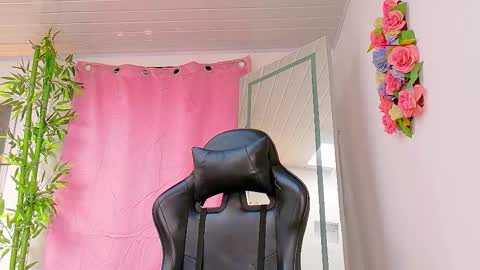 Snapshot of scarletjonesx chatting on 02-05-26, 01:05 Denis online show from 02-05-26, 01:05