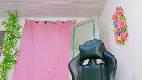 Snapshot of scarletjonesx chatting on 02-22-26, 11:47 Denis online show from 02-22-26, 11:47