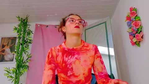 Snapshot of scarletjonesx chatting on 02-23-26, 10:07 Denis online show from 02-23-26, 10:07