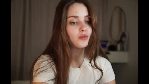 Snapshot of scarletmore chatting on 12-14-25, 06:01 Scarlet online show from 12-14-25, 06:01