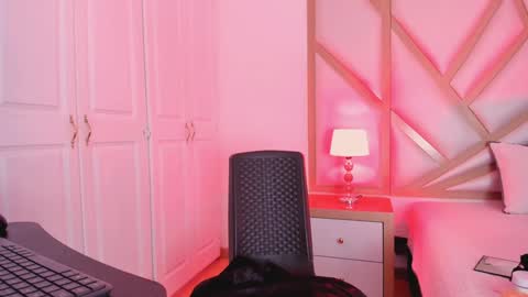 Snapshot of scarletpunk_ chatting on 12-13-24, 02:38 Scarlet online show from 12-13-24, 02:38