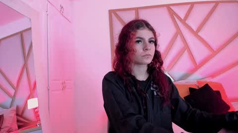 Snapshot of scarletpunk_ chatting on 01-04-25, 11:43 Scarlet online show from 01-04-25, 11:43