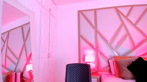 Snapshot of scarletpunk_ chatting on 02-08-25, 04:47 Scarlet online show from 02-08-25, 04:47