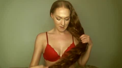 Snapshot of scarletsatine chatting on 12-28-24, 10:14 Scarlet Satine online show from 12-28-24, 10:14