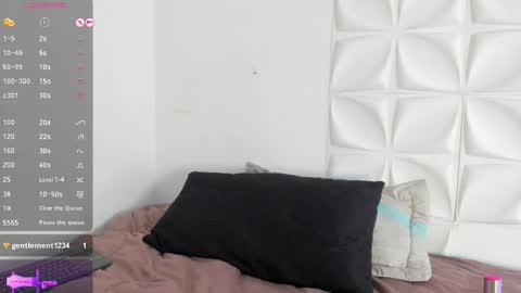 Snapshot of scarlett21__ chatting on 09-25-25, 04:16 Scarlett online show from 09-25-25, 04:16