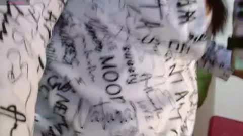 Scarlett online show from 10-20-25, 10:54