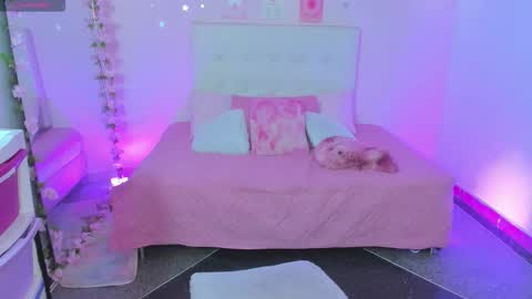 Scarlett  online show from 12-18-25, 12:00