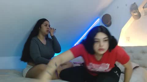 Scarlett and Jazmin online show from 10-17-25, 09:45