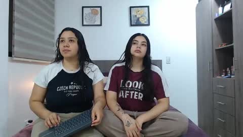 Scarlett and Jazmin online show from 05-06-26, 03:46