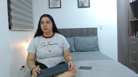 Scarlett and Jazmin online show from 05-20-26, 09:37