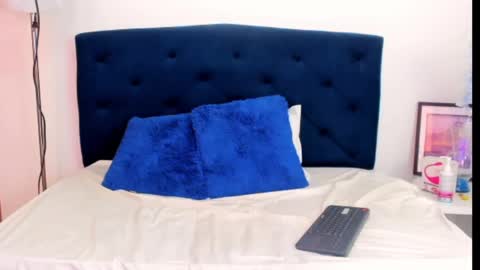 scarlett_glows2 online show from 04-25-26, 01:36