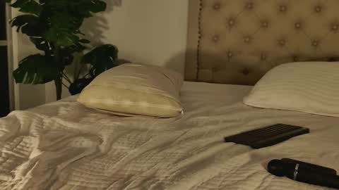 Scarlett Grand online show from 10-28-25, 05:00