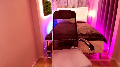 Snapshot of scarlett_mai chatting on 02-17-25, 06:26 Scarlett online show from 02-17-25, 06:26