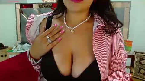 Snapshot of scarlett_tits92 chatting on 12-22-25, 06:38 hellen online show from 12-22-25, 06:38