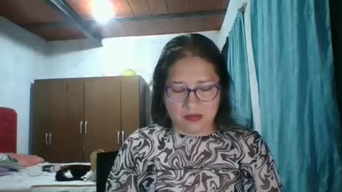 Snapshot of scarlett_widow chatting on 09-27-25, 03:55 scarlett_widow online show from 09-27-25, 03:55