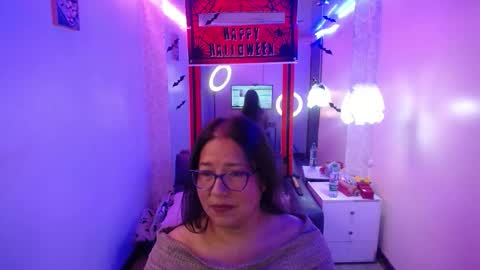 Snapshot of scarlett_widow chatting on 10-20-25, 02:45 scarlett_widow online show from 10-20-25, 02:45