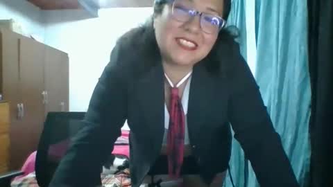 Snapshot of scarlett_widow chatting on 11-18-25, 01:33 scarlett_widow online show from 11-18-25, 01:33