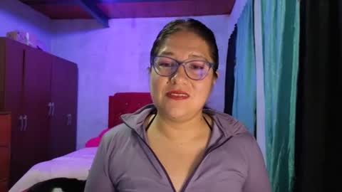 Snapshot of scarlett_widow chatting on 11-25-25, 04:12 scarlett_widow online show from 11-25-25, 04:12