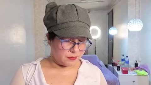 Snapshot of scarlett_widow chatting on 12-21-25, 03:24 scarlett_widow online show from 12-21-25, 03:24