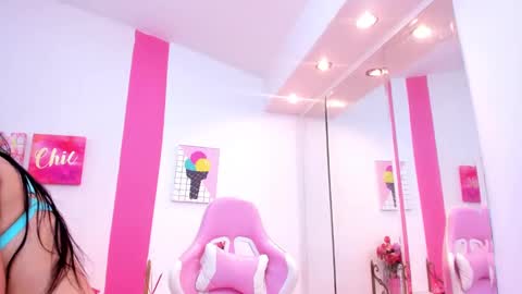 Snapshot of scarlette_15 chatting on 02-14-25, 03:54 Scarlette online show from 02-14-25, 03:54