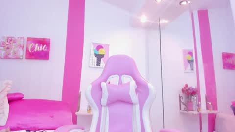 Snapshot of scarlette_15 chatting on 02-26-25, 10:47 Scarlette online show from 02-26-25, 10:47