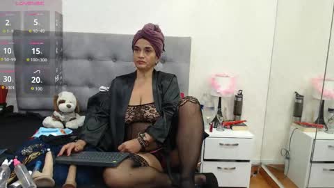 Snapshot of scarlettgreen_ chatting on 01-10-26, 11:23 Scartt online show from 01-10-26, 11:23