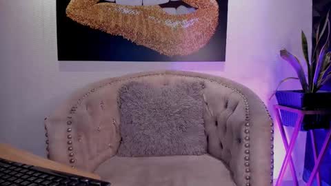 Scarlet online show from 11-18-25, 04:22